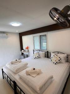 Luxe Nan Twin Bed Room