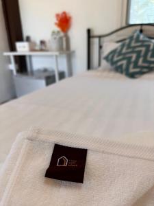 Luxe Nan Twin Bed Room