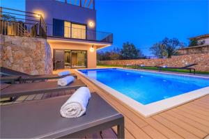 Villa Le Maris with indoor & outdoor heated pool 