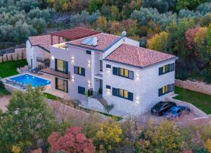 Villa Le Maris with indoor & outdoor heated pool 
