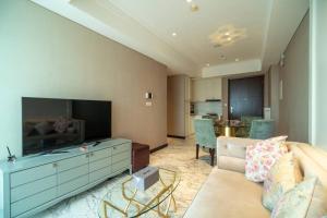 Luxury & Bright 2BR Chianti Tower Mall Access