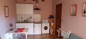 Apartment in country house with views and pool