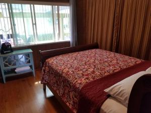 Fully renovated 4 bd with 2 master suits, 3 bth home in centralized location