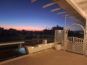 Quiet house-Athens Center 100 meters balcony on the top floor