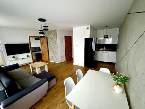 Jurajska Plaza - Nowoczesny apartament z osobną sypialnią, Parking GRATIS - HK Apartaments Kielce
