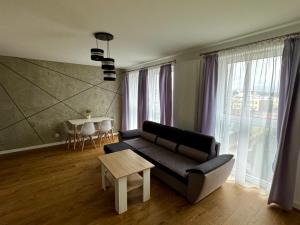 Jurajska Plaza - Nowoczesny apartament z osobną sypialnią, Parking GRATIS - HK Apartaments Kielce