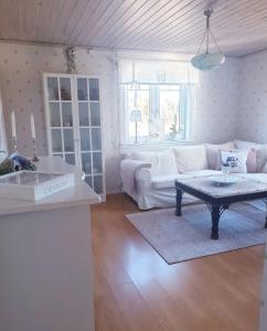 Höhällets Lantliga Rum