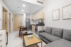 Phineek vacation home luxury one bedroom apartment in Damac hills 2