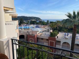 Appartements Pool , 150m to beach, seaview : photos des chambres