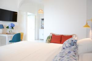Deluxe Double Room with Balcony and Sea View