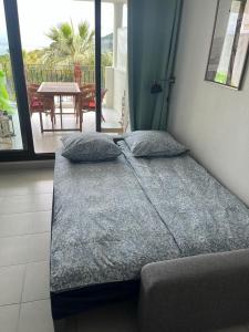 Pool , 150m to beach, seaview