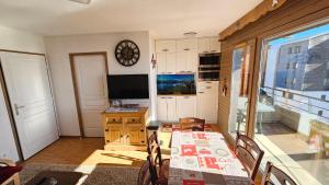 Appartements Appartement pieds des pistes, 6p, piscine ouverte pendant l'ouverture de la station, vue imprenable, Chamrousse : photos des chambres