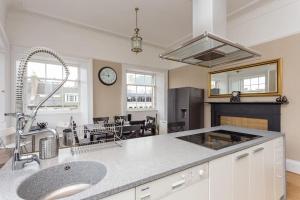 Prime Edinburgh City Centre - 4 Bed Penthouse