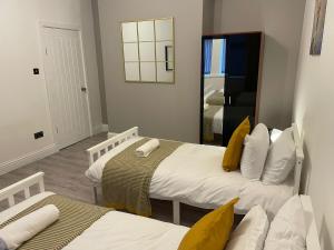 Saltwell Rd - 4 Bdrm 5 beds Great for contractors