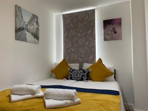 Tower Bridge London, 2 Bedrooms, Reception, Kitchen, Parking