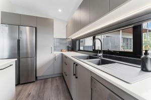 Black Diamond Retreat - Luxury 3BR Home l Lake Views l Fire Pit l WiFi l Bath