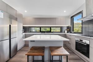 Black Diamond Retreat - Luxury 3BR Home l Lake Views l Fire Pit l WiFi l Bath