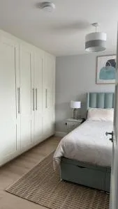 Double bedroom with private bathroom close to city center - 布拉尼