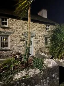 Brynglas Cottage with Hot Tub, Anglesey. - Llantrisant