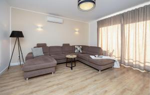 Stunning Home In Solin 