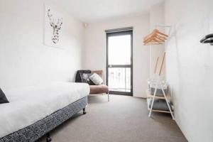 CBD Apartment with WiFi & Parking