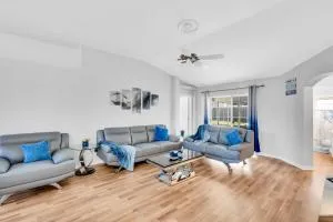 Happy place! 2 king beds, hot tub, free parking - بيرد