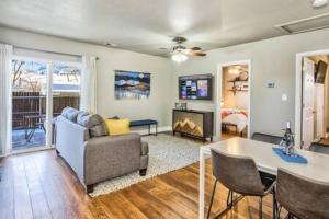 Vibrant Watermelon - Hot Tub, BBQ-Grill, King-Bed, Backyard, Parking