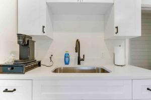 Charming Cottage on Croton #1