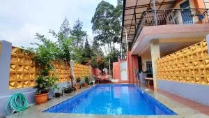 Villa Dinar Mountain View Pemandangan Pegunungan Kabut Sejuk Kolam Pribadi - Cijangkar