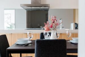 Modern 2BR Apt Next to Southern Cross FREE Parking