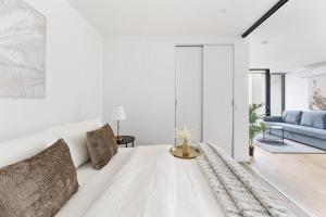 Modern 2BR Apt Next to Southern Cross FREE Parking