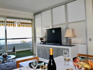 Appartement 3 Pièces avec Terrasse, 4 Couchages, Climatisation, Villeneuve-Loubet Plage - FR-1-252A-116