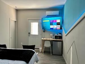 Eagle Stay Dainty Studio