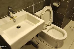 BS0313-KLIA Self check-IN-WIFI-Netflix-Pool-Parking, 5080
