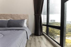 Midvalley Ins MUJI 2BR 6Pax Mosaic Southkey by Our Stay