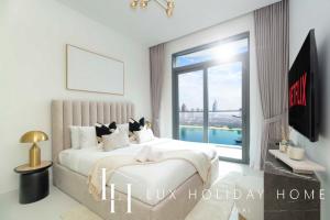 LUX The Marina Vista Beachfront Suite