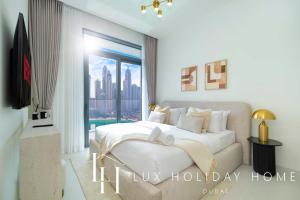 LUX The Marina Vista Beachfront Suite