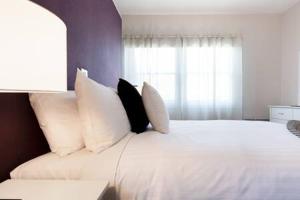 Homely Cottage: Near the City Wifi & Parking