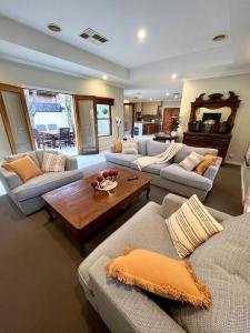 Grand retreat in town - 4hvězdičkové hotely ve městě Albury