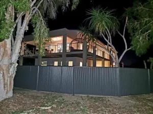 Seaside holiday house - Howard