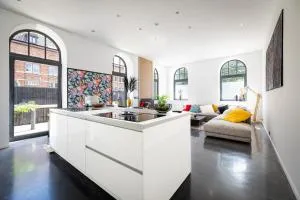 White Castle - Charleroi Airport - 沙勒罗瓦