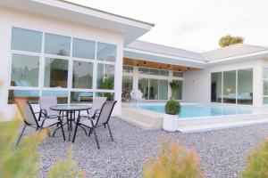 Gems Pool Villa Chanthaburi