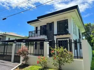 Solitary Golf Home w/ Pool - Malampay