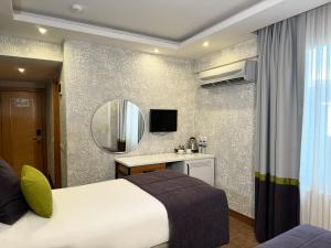 Budget Double Room or Twin Room room in Hotel Carlton