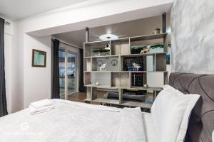 Central Residence Apartment 724