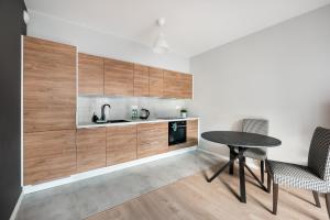 Białej Floty Red Apartment by BookingHost