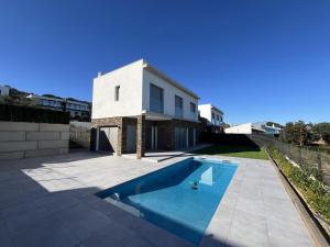 Vil•la Cala Serena