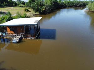 Qimmy Riverside Floating Cabin