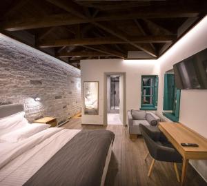 MAKRIS Papigo Luxury suites