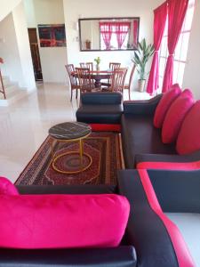 Orkid Camelia Homestay - Near Drawbridge, Mayang Mall, KTCC, Pasar Payang
